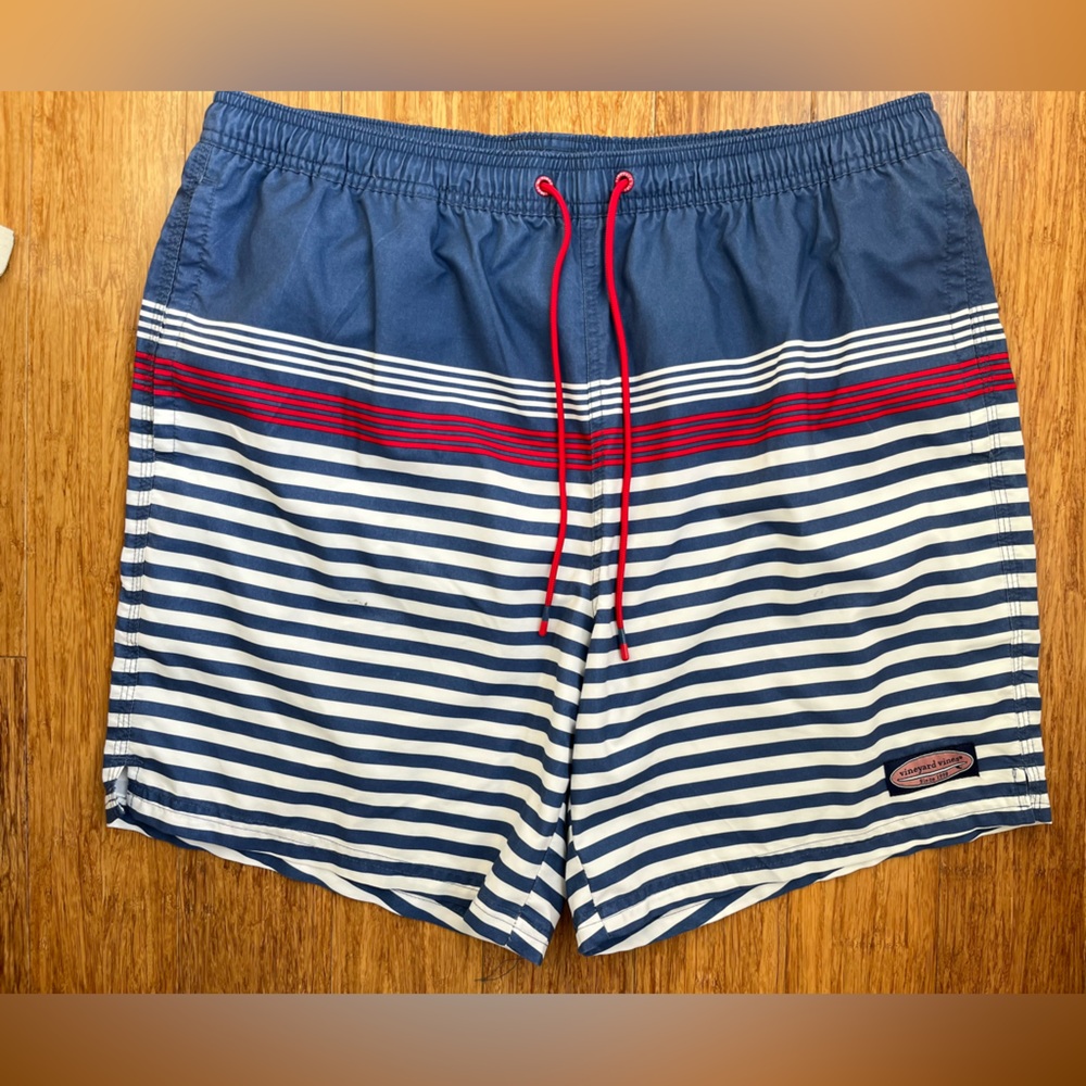 Vineyard Vines Swim Trunks size large Navy Red. 1528